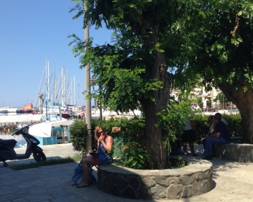 ΑΝΟΙΚΤΗ ΕΠΙΣΤΟΛΗ ΤΟΥ ΟΜΙΛΟΥ ΑΝΕΜΟΕΣΣΑ ΓΙΑ ΤΗ ΧΡΗΣΗ ΤΗΣ ΠΛΑΤΕΙΑΣ 8ης ΟΚΤΩΒΡΙΟΥ